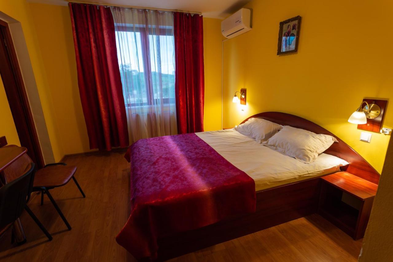 Pensiunea Casa Porojan Baile 1 Mai Ngoại thất bức ảnh